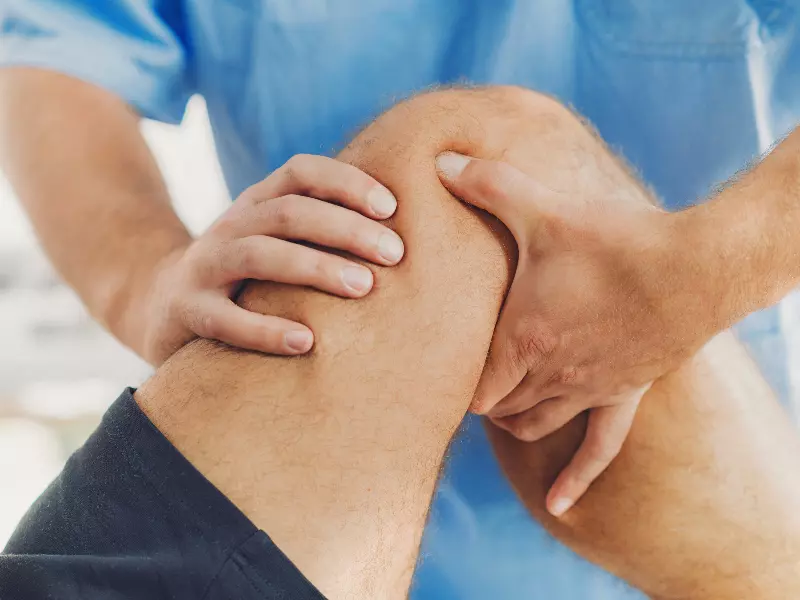 Knee Pain Treatment Chiropractor in Fishers, IN Near Me Knee Exam